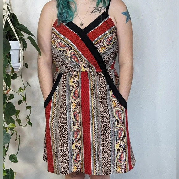 Xhilaration Summer  dress with pockets!! Paisley, midi, women's size Medium F5 - Picture 1 of 5